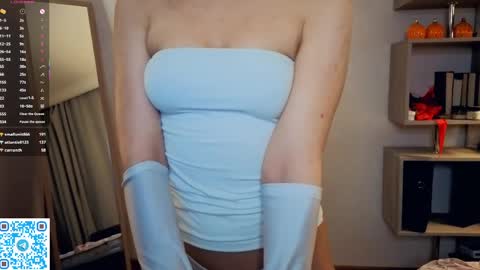 Vicky and Beatrice online show from May 13, 9:13 pm