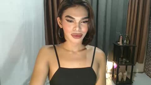 neomi online show from March 8, 4:00 pm