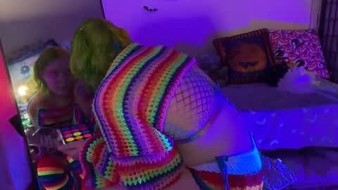 neonslug online show from December 18, 8:37 pm