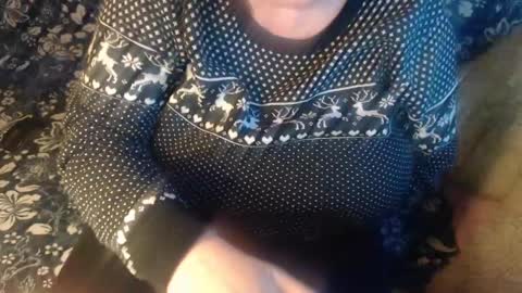 Snapshot of new_milf chatting on March 10, 4:03 pm Lilly online show from March 10, 4:03 pm