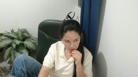 nezuko_sweet online show from March 9, 3:11 am