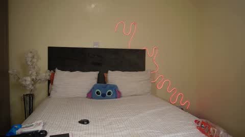 kikiNiaAria online show from December 23, 11:47 am