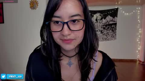 Nia online show from December 16, 8:04 pm