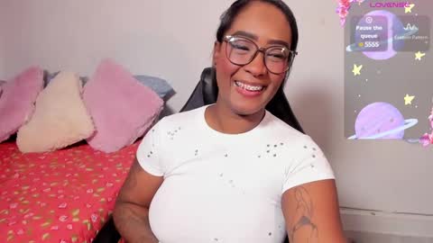 Nia online show from February 26, 11:52 pm