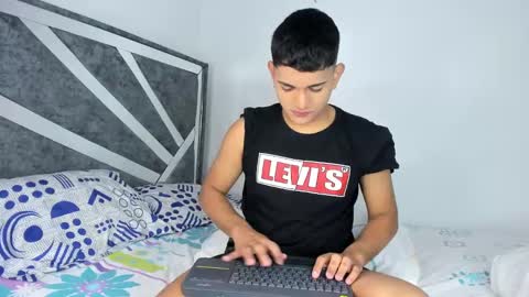 Snapshot of niall_falcon chatting on February 25, 4:35 pm Niall  online show from February 25, 4:35 pm