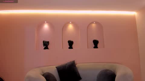 Call me Nia  online show from October 30, 8:09 pm