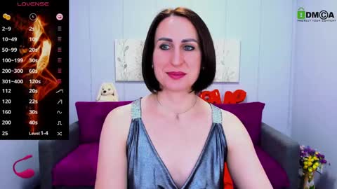 niasmithh online show from February 22, 1:46 pm