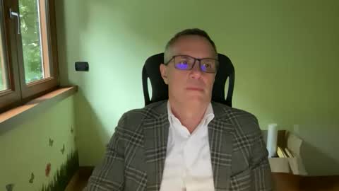 Andrew online show from April 29, 4:34 pm