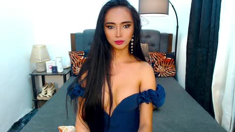 Snapshot of nicetouch_69 chatting on December 8, 6:01 am Olivia online show from December 8, 6:01 am