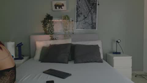 NICKI FOX  online show from December 1, 7:34 pm