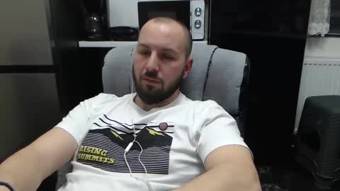 Julian online show from February 3, 10:43 pm