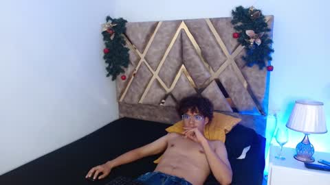 Snapshot of nickolas_moon chatting on December 19, 3:30 pm Nickolas Muoz online show from December 19, 3:30 pm