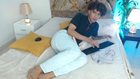 Snapshot of nickolas_moon chatting on December 14, 5:58 pm Nickolas Muoz online show from December 14, 5:58 pm