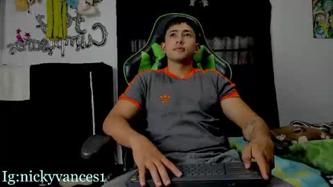 nicky online show from December 5, 9:01 pm