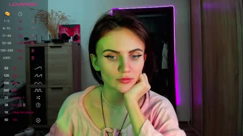 Nicky Weekends online show from February 16, 4:10 pm