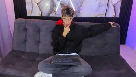 nico_naughtyboy online show from June 7, 1:11 am
