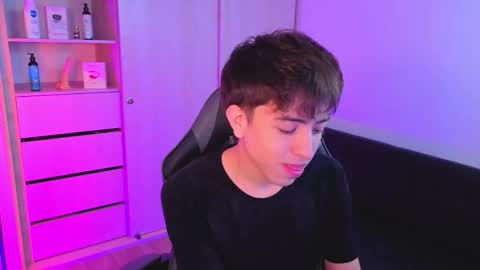 Nicolas online show from September 17, 8:01 pm