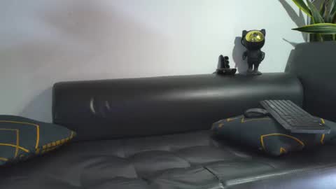 Nicolas online show from November 22, 7:45 pm