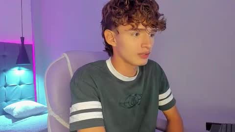 nicolasferrer18 online show from November 28, 7:43 pm