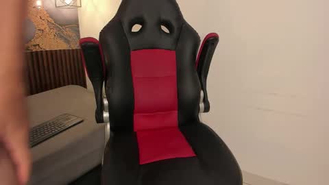 nicolasfine online show from December 1, 5:44 pm