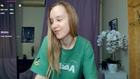 Nicoletta online show from April 4, 7:54 pm