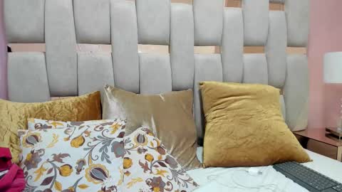 nicole_fisherr online show from October 14, 3:53 am