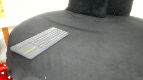 Nicole Santana online show from March 17, 11:43 pm