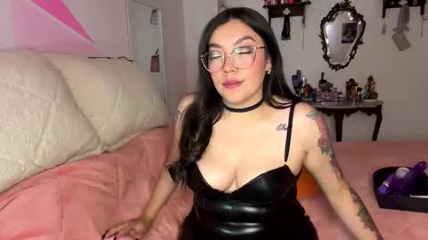 Nicole online show from November 26, 5:05 am