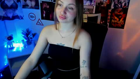 Snapshot of nicoledior_ chatting on October 12, 6:50 am Nicole online show from October 12, 6:50 am