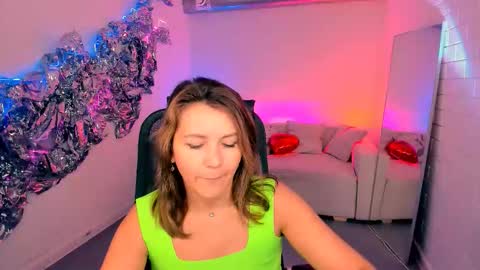 nicolehits online show from October 12, 5:22 am