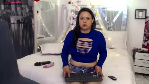 nicolelerman online show from November 13, 9:17 pm