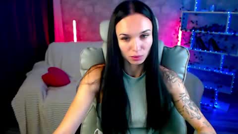 Nicole online show from August 4, 6:04 pm