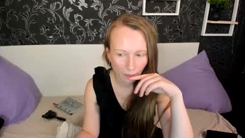 Nicole online show from March 26, 1:05 pm