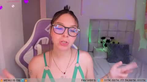 Nicol independent model online show from July 21, 3:25 pm