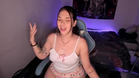 Nicol independent model online show from March 4, 10:49 pm