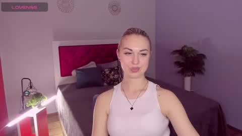 NicoleStunning online show from May 14, 5:22 pm