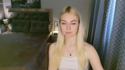 NicoleStunning online show from May 16, 5:59 am