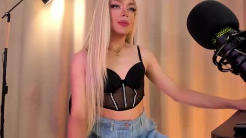 Nicol  online show from February 10, 4:14 pm