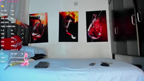 nicolle_hanks1 online show from February 12, 2:15 am