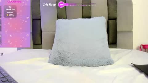 nicolle_smithh_ online show from May 31, 7:51 am