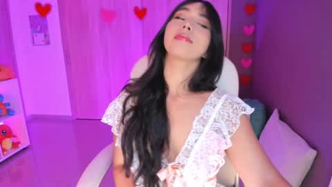 Nicolle  Go to Visit   online show from May 7, 5:03 am