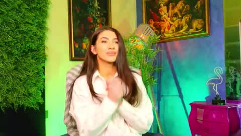 Nicolle online show from October 13, 5:04 pm