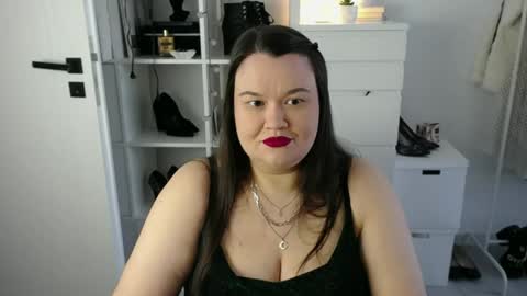 Holly online show from April 15, 7:01 am