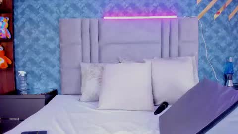 NiiaMoore online show from July 18, 9:17 pm