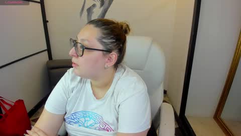 Snapshot of niickyjones chatting on February 26, 10:26 pm Anni online show from February 26, 10:26 pm