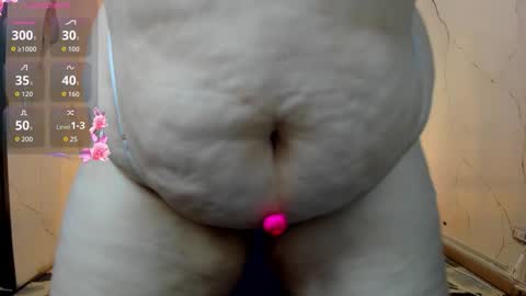 Snapshot of niickyjones chatting on October 21, 10:13 pm Anni online show from October 21, 10:13 pm
