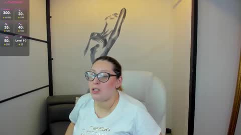 Snapshot of niickyjones chatting on February 26, 8:28 am Anni online show from February 26, 8:28 am