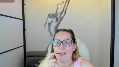 Snapshot of niickyjones chatting on March 9, 12:10 am Anni online show from March 9, 12:10 am