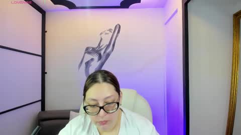 Snapshot of niickyjones chatting on February 24, 10:14 pm Anni online show from February 24, 10:14 pm