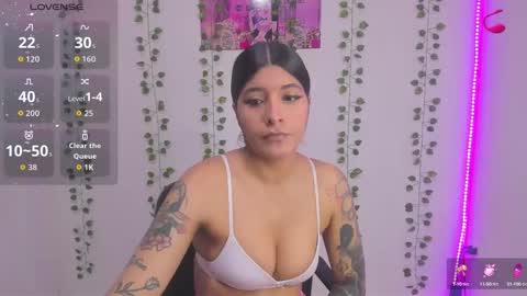 Snapshot of nikibryce_ chatting on October 7, 4:58 pm Niki online show from October 7, 4:58 pm